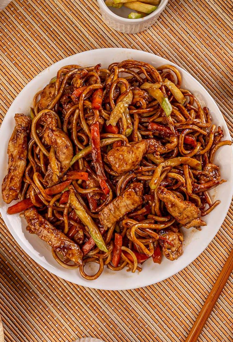 chicken-chow-mein-795UKZ9.jpg